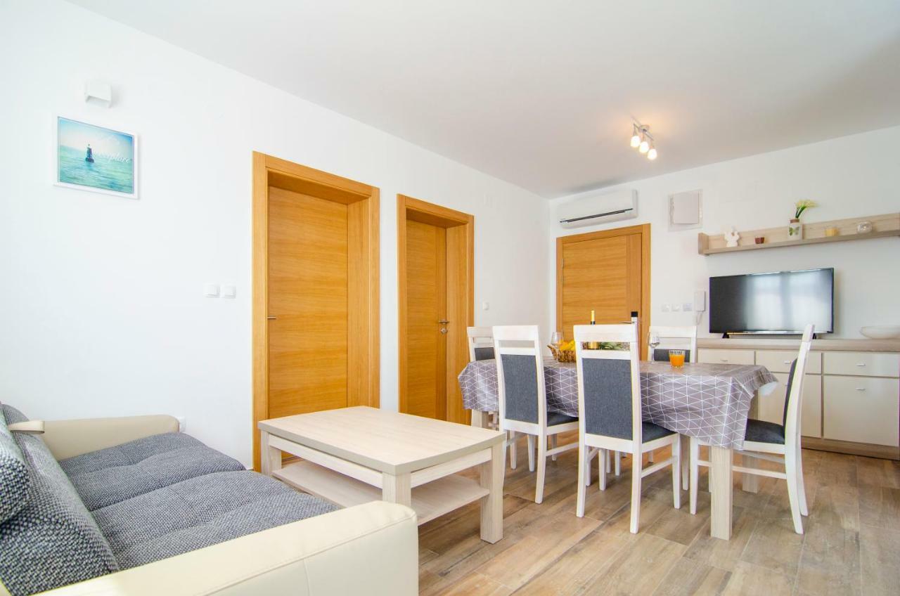 Apartments Sara Bol Ngoại thất bức ảnh