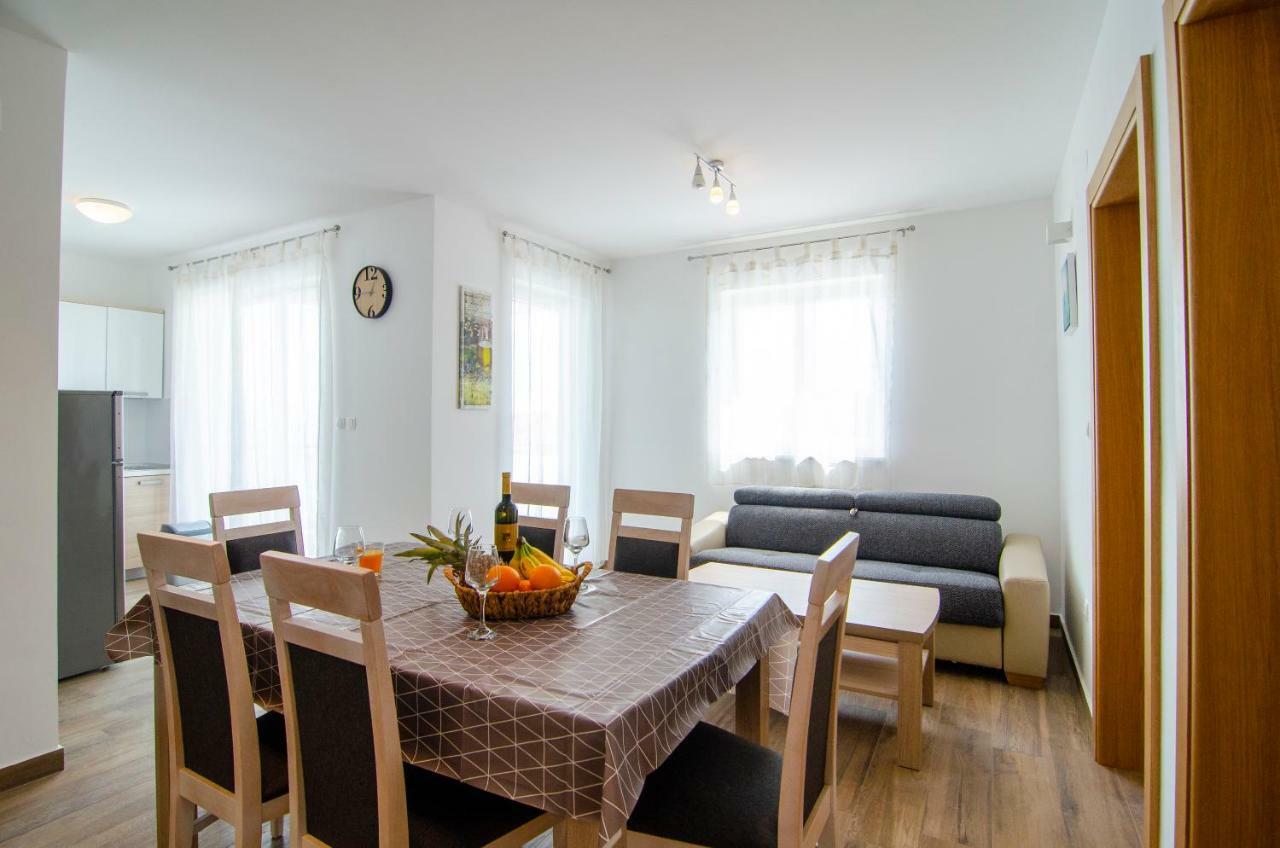 Apartments Sara Bol Ngoại thất bức ảnh