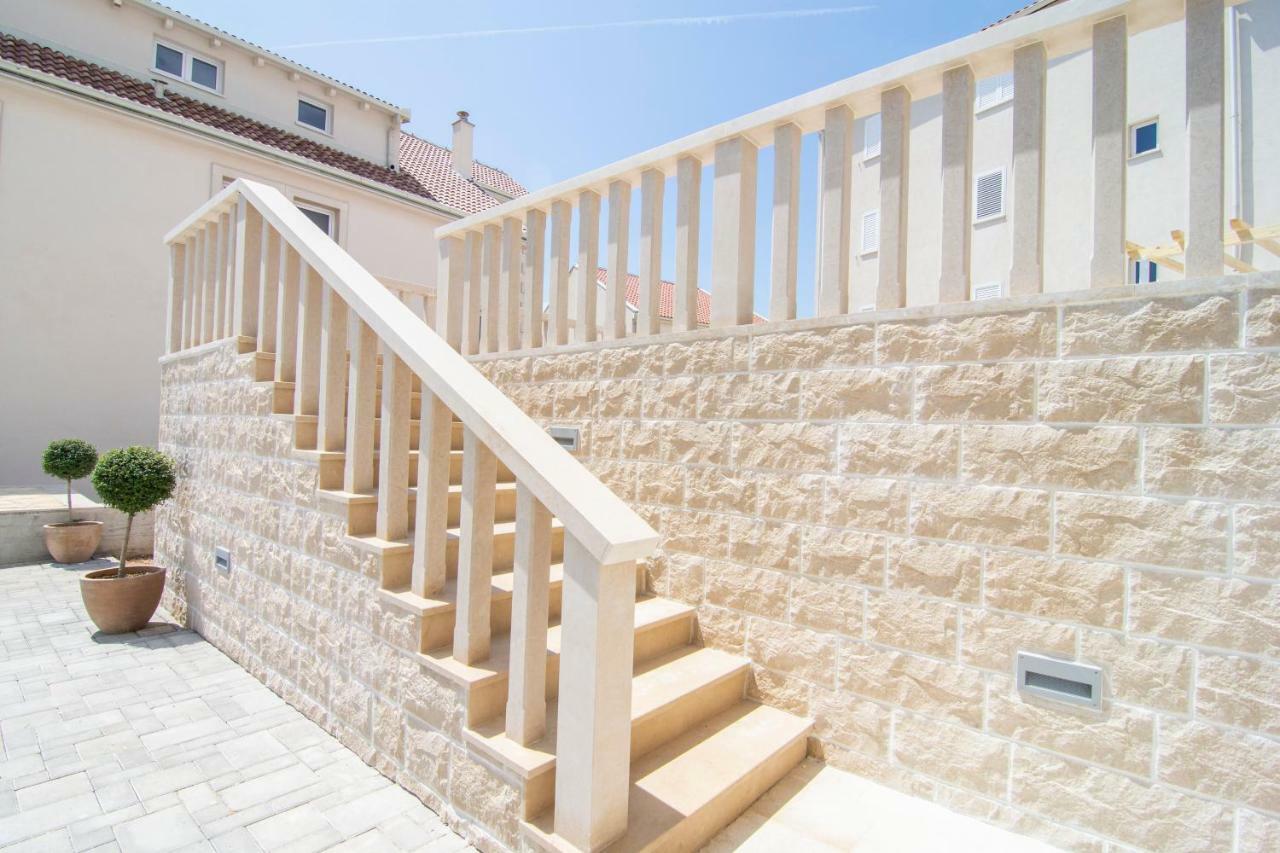 Apartments Sara Bol Ngoại thất bức ảnh