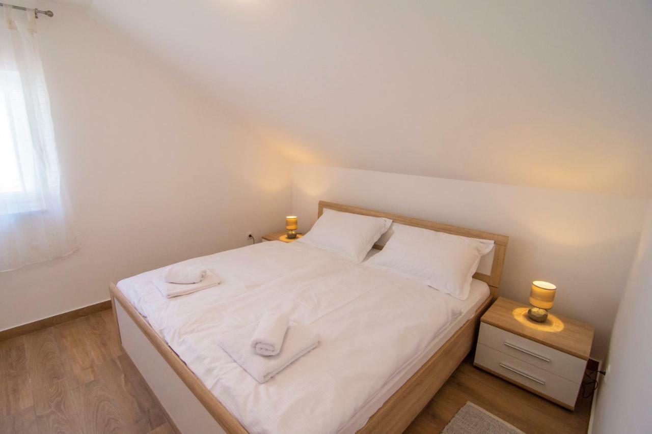 Apartments Sara Bol Ngoại thất bức ảnh